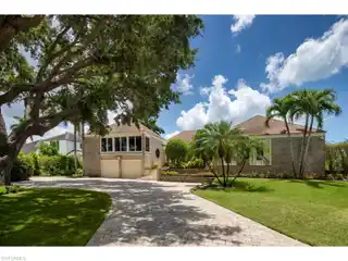 Beautiful Setting on Half Moon Lake in Exclusive Port Royal