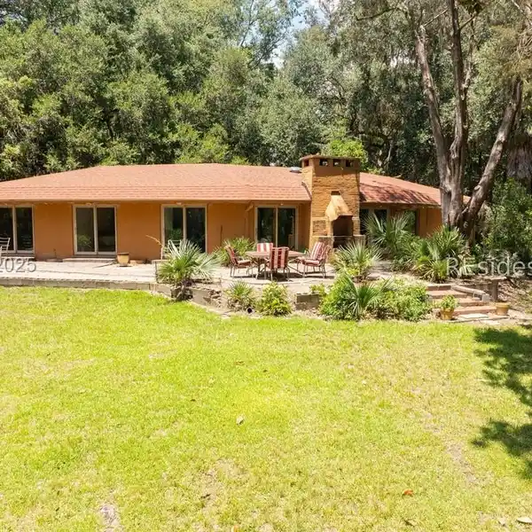 MAJESTIC LOWCOUNTRY LAND SURROUNDED BY WATER