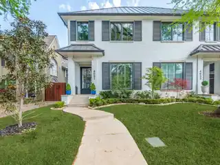 Exquisite Duplex Full of Charm and Luxury
