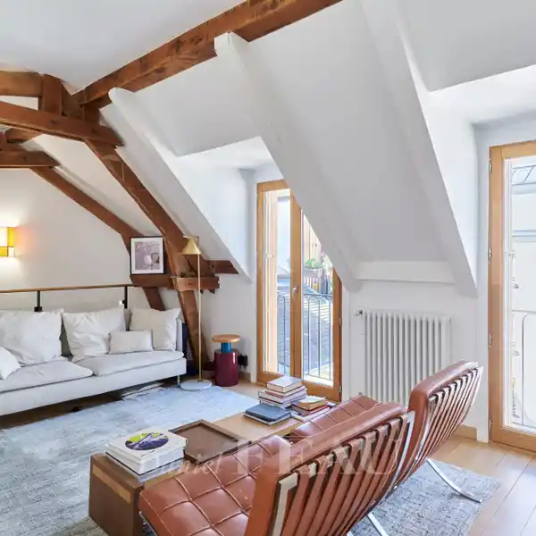DELIGHTFUL DUPLEX ON THE TOP FLOORS