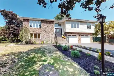 Beautifully Renovated and Spacious Residence
