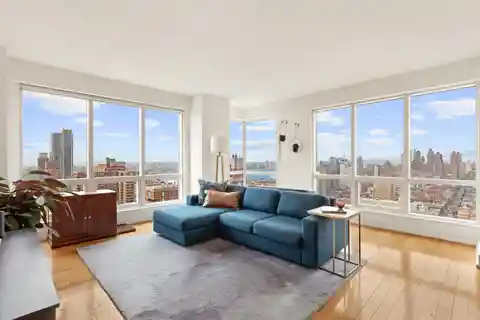 Expansive High-floor Home