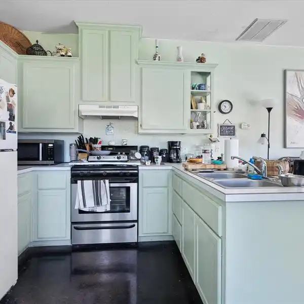 EIGHT ACRES OF RUSTIC YET MODERN LUXURY WITH A RELAXED LIVABLE STYLE
