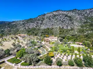 Country Estate in the Beautiful Valley of Aixartell