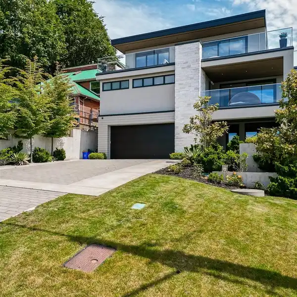 CUSTOM CONTEMPORARY LUXURY HOME WITH UNPARALLELED QUALITY