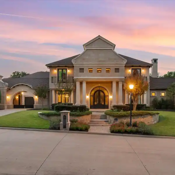 ELEGANCE AND SECLUSION IN PRESTIGIOUS STRAWBERRY FIELDS