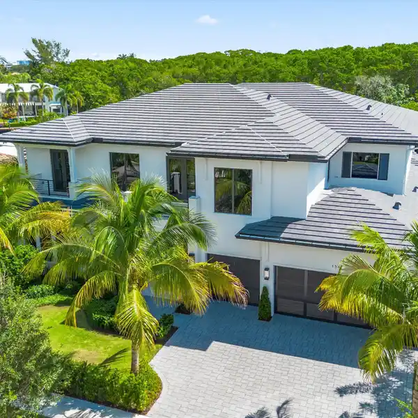 EXTRAORDINARY LIVING IN CARRIAGE HILL