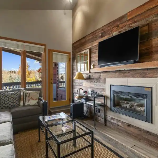 STYLISH MOUNTAIN RETREAT AT TRAPPEUR’S LODGE