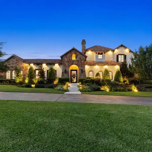 RARE JEWEL IN THE HEART OF WESTLAKE