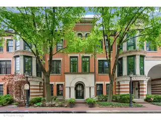 Sought-after Townhome in the Embassy Club