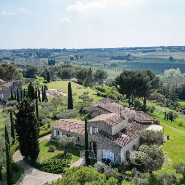 ELEVATED PROPERTY WITH AN EXCEPTIONAL VIEW