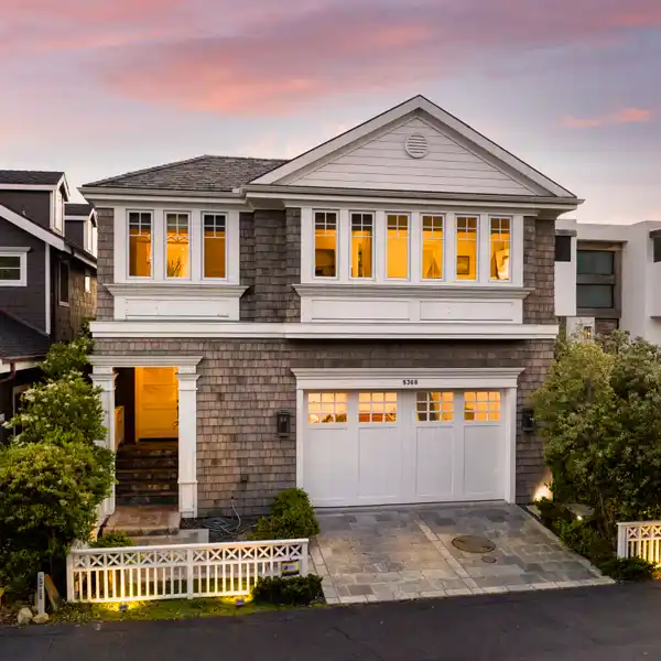 AN OCEANFRONT SANCTUARY