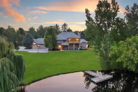 Waterfront Eagle Estate - Exclusive Location