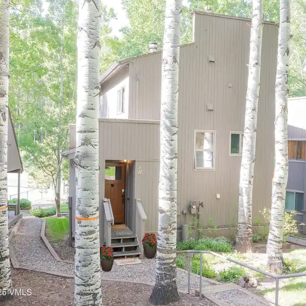 BEAUTIFULLY RENOVATED MOUNTAIN RETREAT