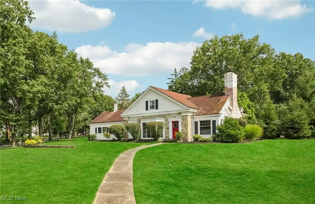 Delightful Residence in Lyndhurst Park Estates