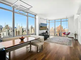 Luxury Meets Comfort on the 30th Floor