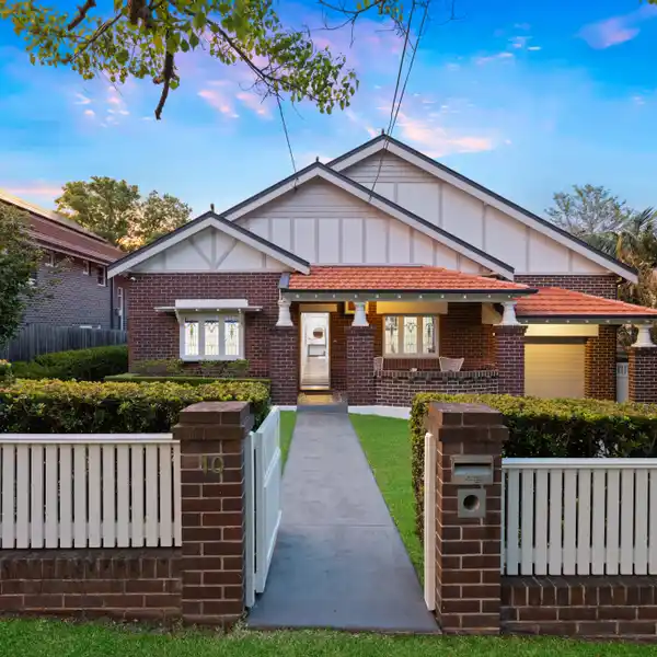 TIMELESS CIRCA 1928 CALIFORNIAN BUNGALOW
