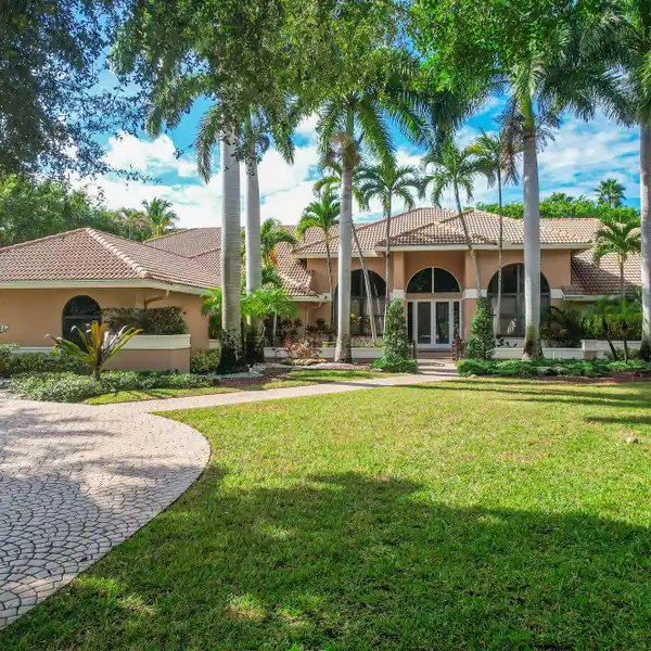 SPECTACULAR HOME IN PRESTIGIOUS CYPRESSHEAD