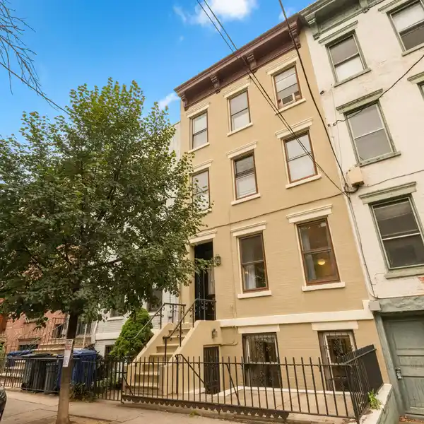 20 FOOT-WIDE TOWNHOUSE IN THE HEART OF HOBOKEN