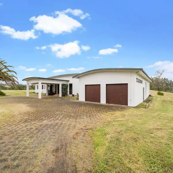 EXPANSIVE RETREAT BLENDING COMFORT, CALM, AND ACCESS