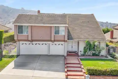 Elegant Estate with Panoramic Mountain View Luxury