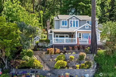 Delightful Gig Harbor Waterfront Home