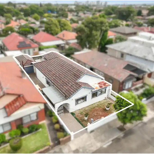 TIMELESS CHARM WITH VERSATILE LIVING POTENTIAL