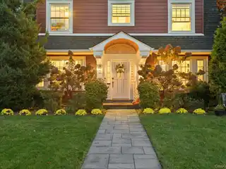 Charming Dutch Colonial in East Williston