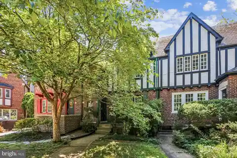 Tudor-Style Townhouse in Picturesque Foxhall Village
