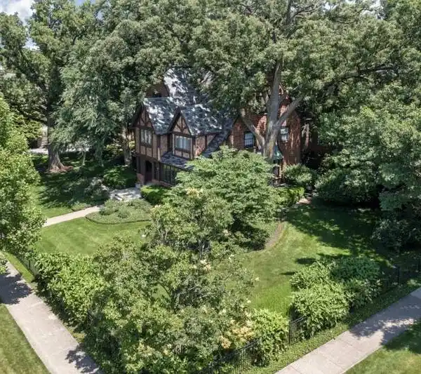 METICULOUSLY CURATED EAST KENILWORTH HOME