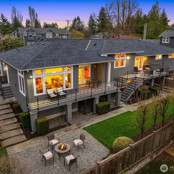 AN ICONIC MERCER ISLAND CLASSIC