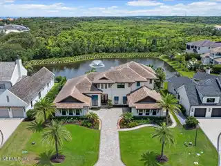 Exceptional Residence in an Exclusive Neighborhood