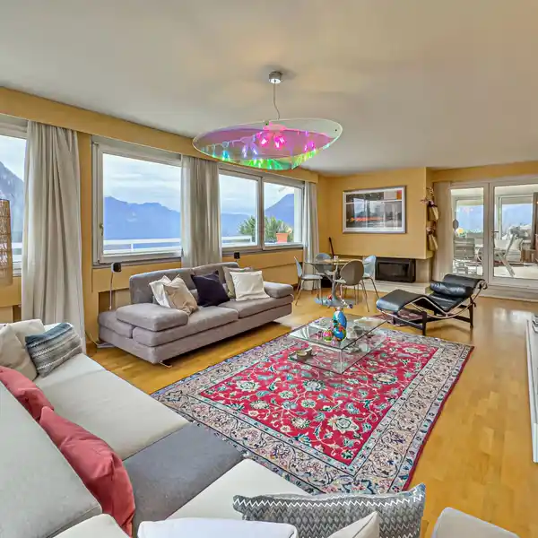 ELEGANT PENTHOUSE APARTMENT WITH A VIEW OF LAKE LUGANO