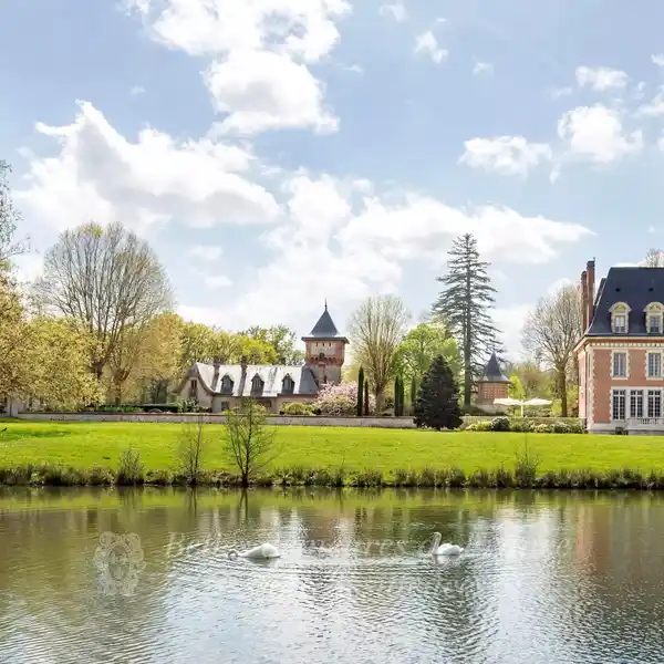 TOTALLY REVAMPED CHATEAU WITH HUNTING FACILITIES