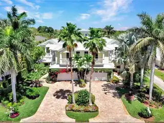Luxury Coastal Living in the Moorings
