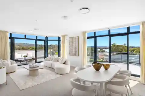 Oversized Top-Floor Apartment