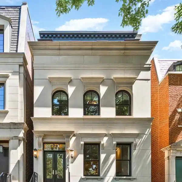 LIKE-NEW LINCOLN PARK CUSTOM HOME