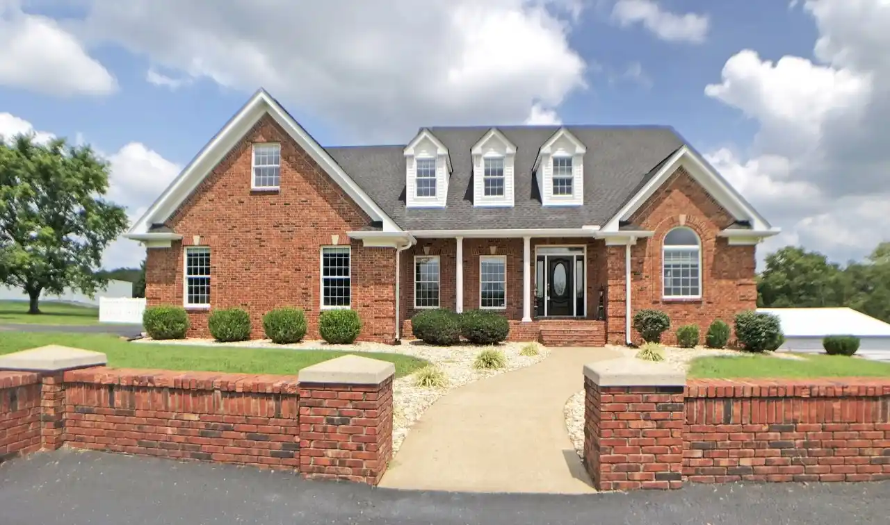Elegance and Comfort on Eight Acres