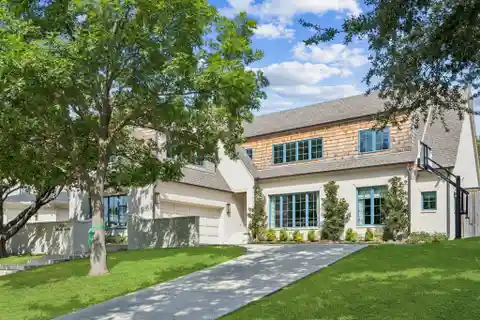 Stately Home in the Heart of Lake Highlands