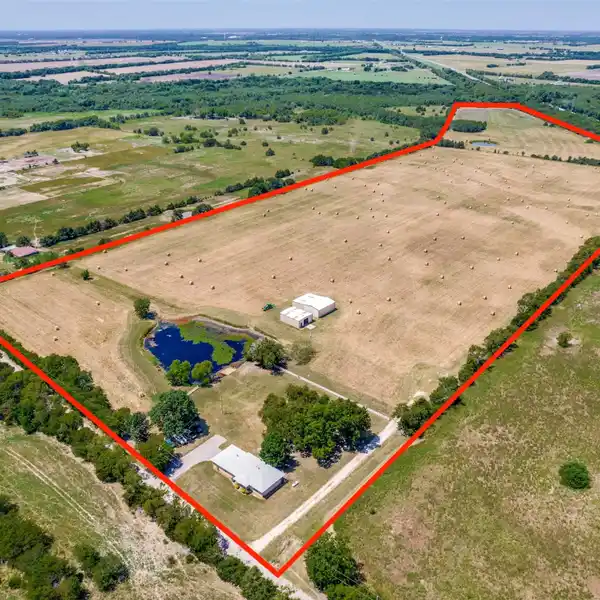 PEACEFUL COUNTRY RANCH-STYLE RETREAT