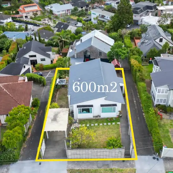 NORTH-FACING HOME WITH APPEALING STREET FRONTAGE