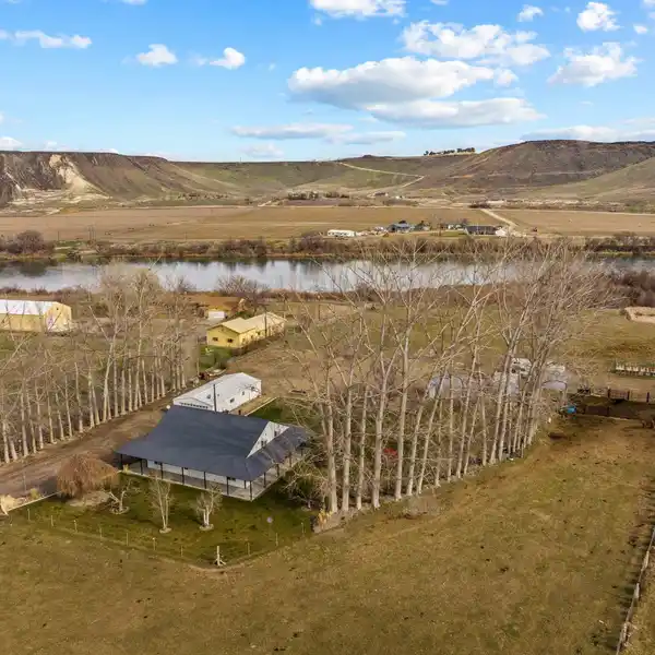 INCREDIBLE RIVERFRONT PROPERTY