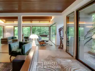 Ultra-contemporary Home Amid Majestic Trees