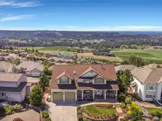 Sky Island Luxury with Stunning Mt. Rainier Views