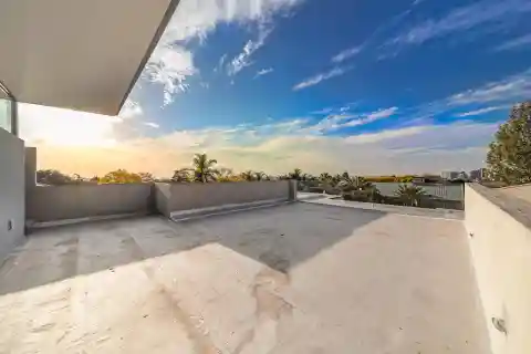 Finish a Sandhurst Masterpiece