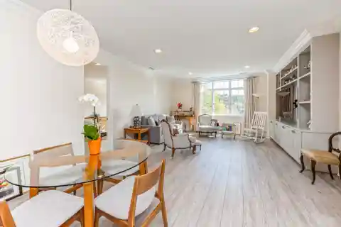 Beautifully Refreshed Condo in Christie Place