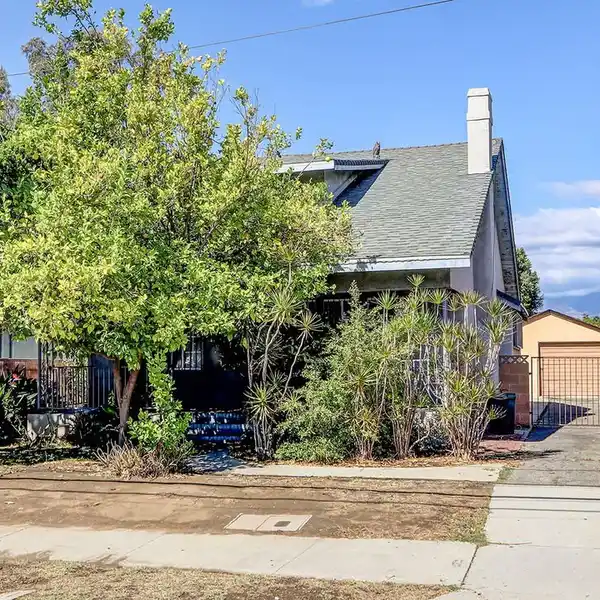 WONDERFUL OPPORTUNITY TO REIMAGINE 1920'S BUNGALOW