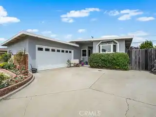 Charming Cottage Located in Seal Beach