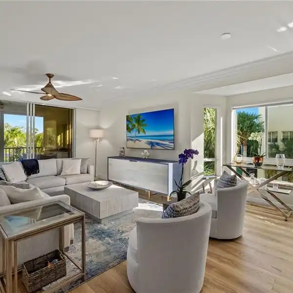 THREE BEDROOM END UNIT IN PEBBLE CREEK