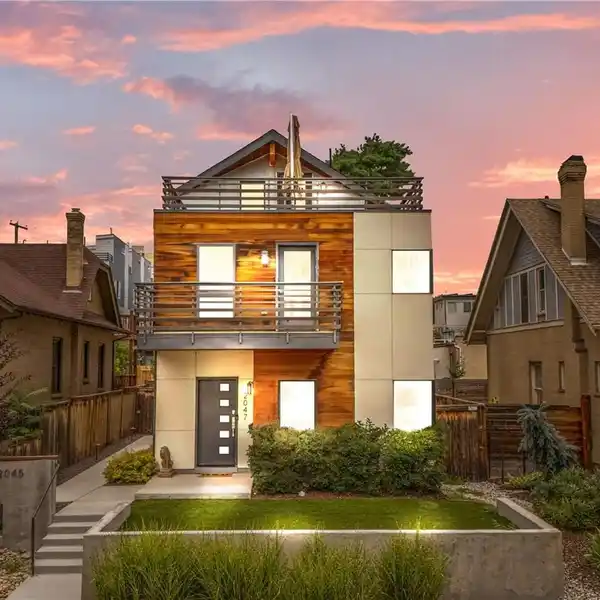 STUNNING MODERN HALF DUPLEX